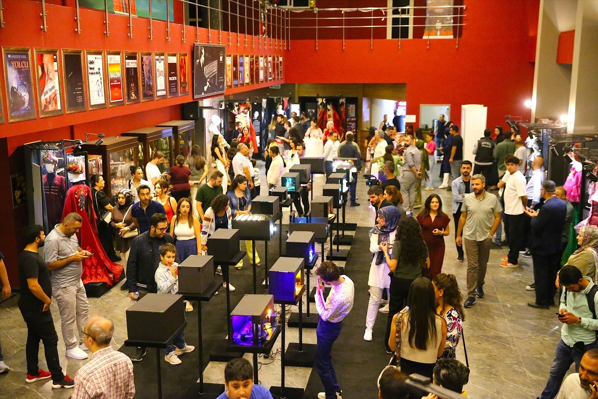 Diyarbakır'da "21. Orhan Asena Yerli Oyunlar Tiyatro Festivali", "Aşkın Sen Hali" oyunuyla...