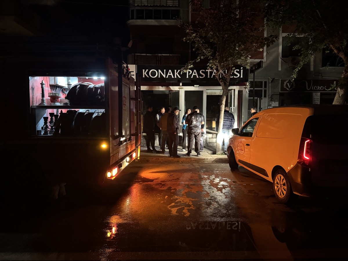 Edirne'de bir pastanede çıkan yangın itfaiye ekiplerince söndürüldü.