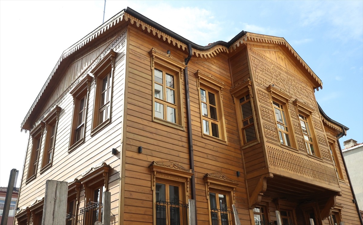 Edirne'nin Kaleiçi semtinde yer alan ve halk arasında "Matmazel Klara'nın Konağı" olarak bilinen...