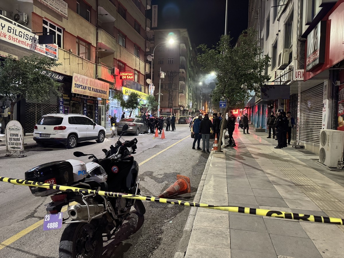 Elazığ’da çıkan silahlı kavgada 3 kişi yaralandı.