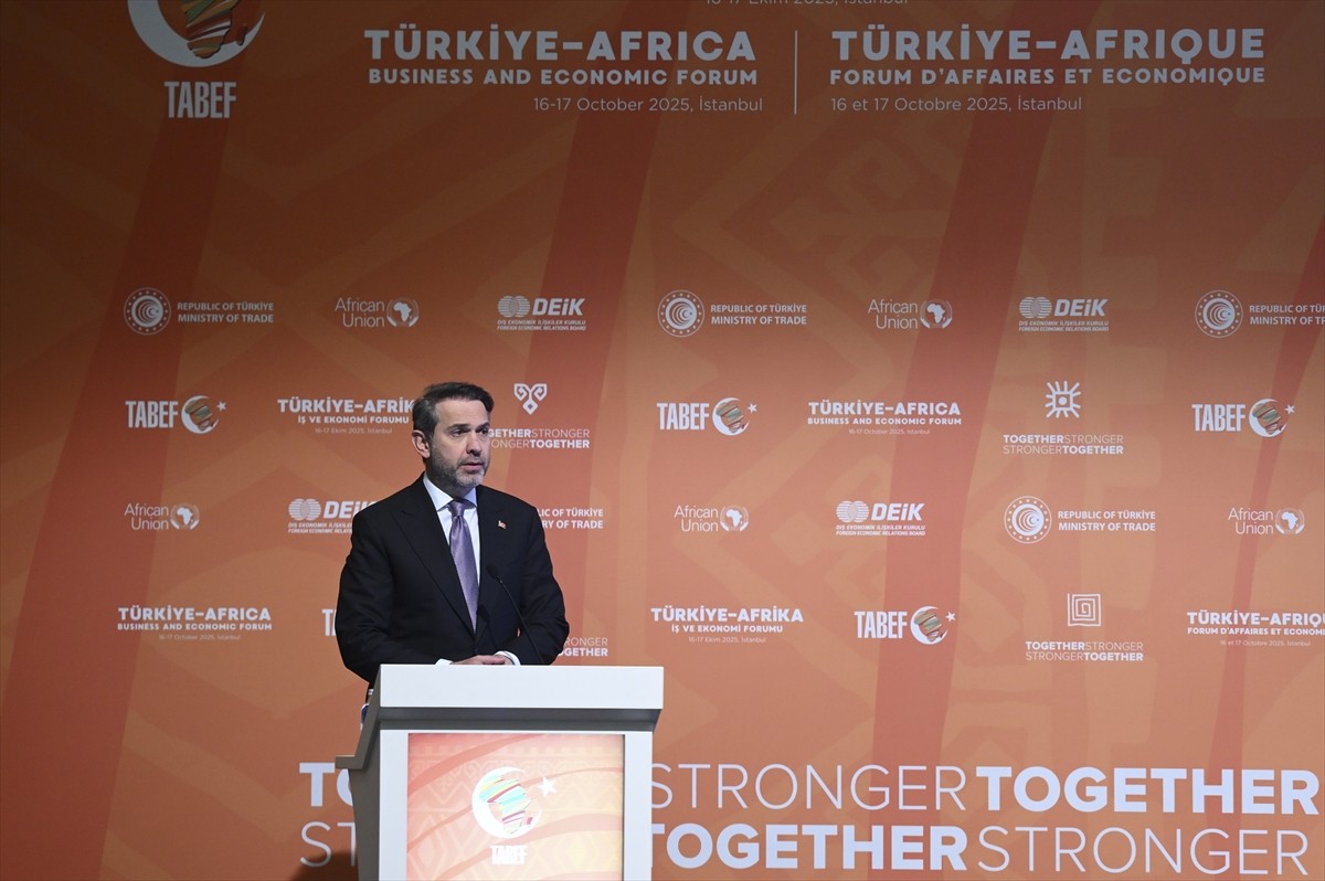 Enerji ve Tabii Kaynaklar Bakanı Alparslan Bayraktar, Anadolu Ajansının (AA) Global İletişim...