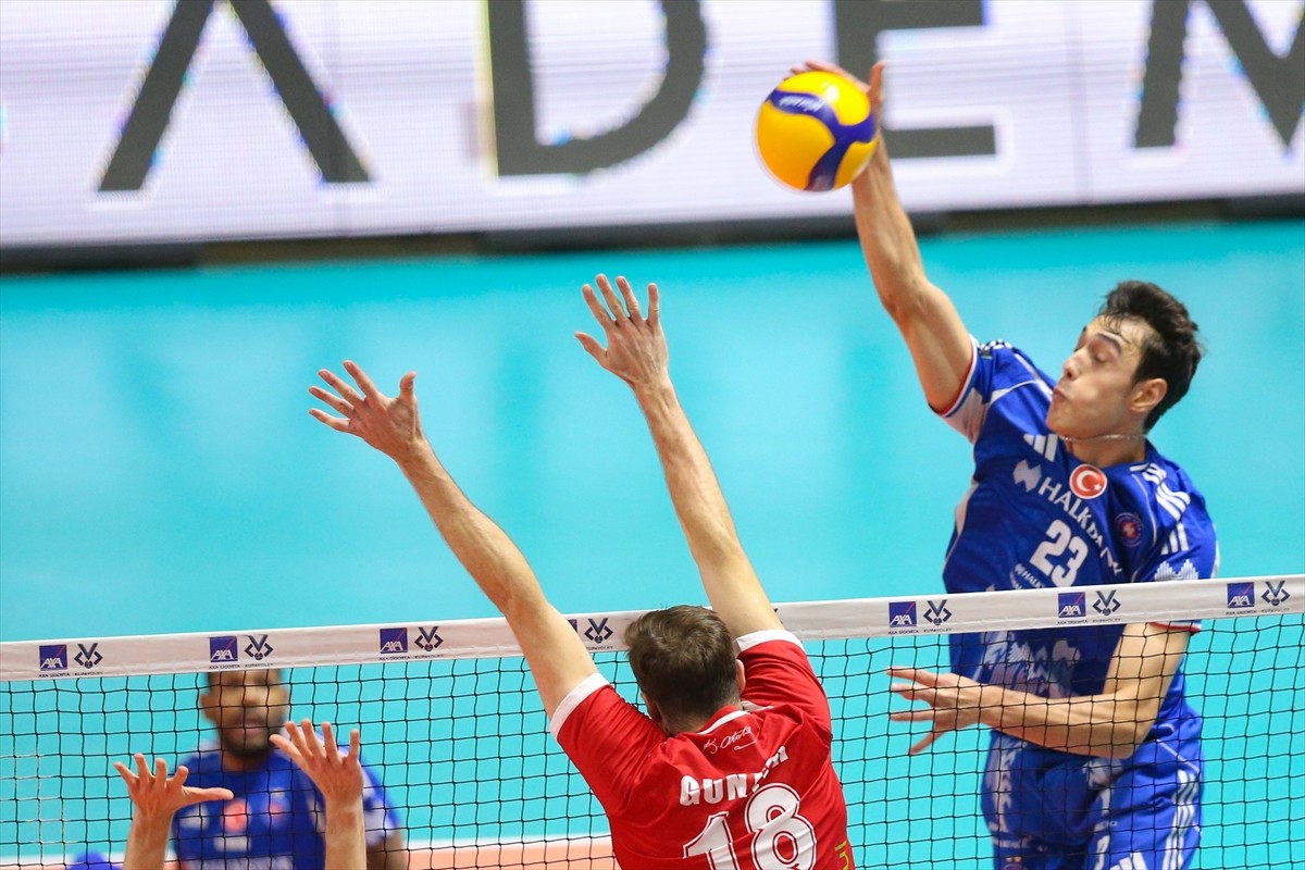 Erkekler AXA Sigorta Kupa Voley 2. Grup'ta İstanbul Büyükşehir Belediyspor ile Halkbank, Cengiz...