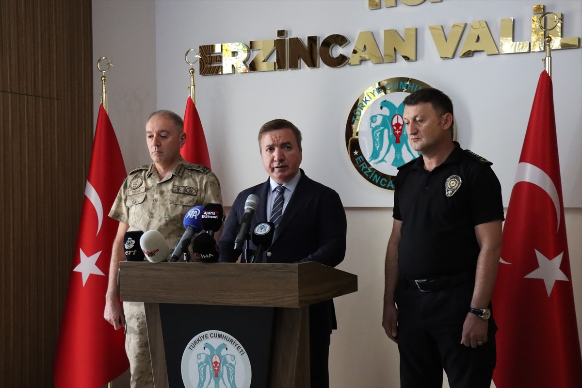 Erzincan'da Vali Hamza Aydoğdu (ortada) başkanlığında "Güvenlik ve Asayiş Bilgilendirme...