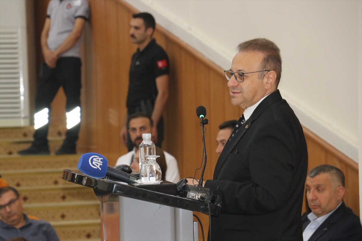 Eski Avrupa Birliği Bakanı ve Büyükelçi Egemen Bağış, (fotoğrafta) Batman Üniversitesince...