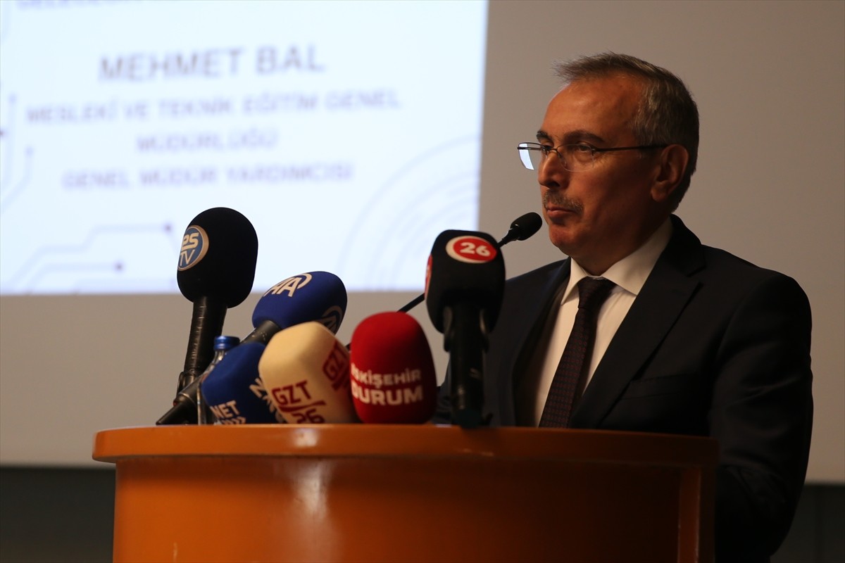 Eskişehir'de, Valiliğin himayelerinde İl Milli Eğitim Müdürlüğü koordinesinde "politika, işbirliği...