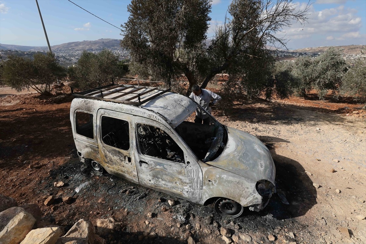 Filistin topraklarını gasbeden İsrailli yerleşimciler, Nablus’un güneyindeki Beyta beldesine...