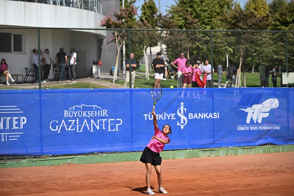 Gaziantep'te Mehmet Şimşek Tenis Kompleksi'nde düzenlenen Doğu ve Güneydoğu Anadolu Takım...