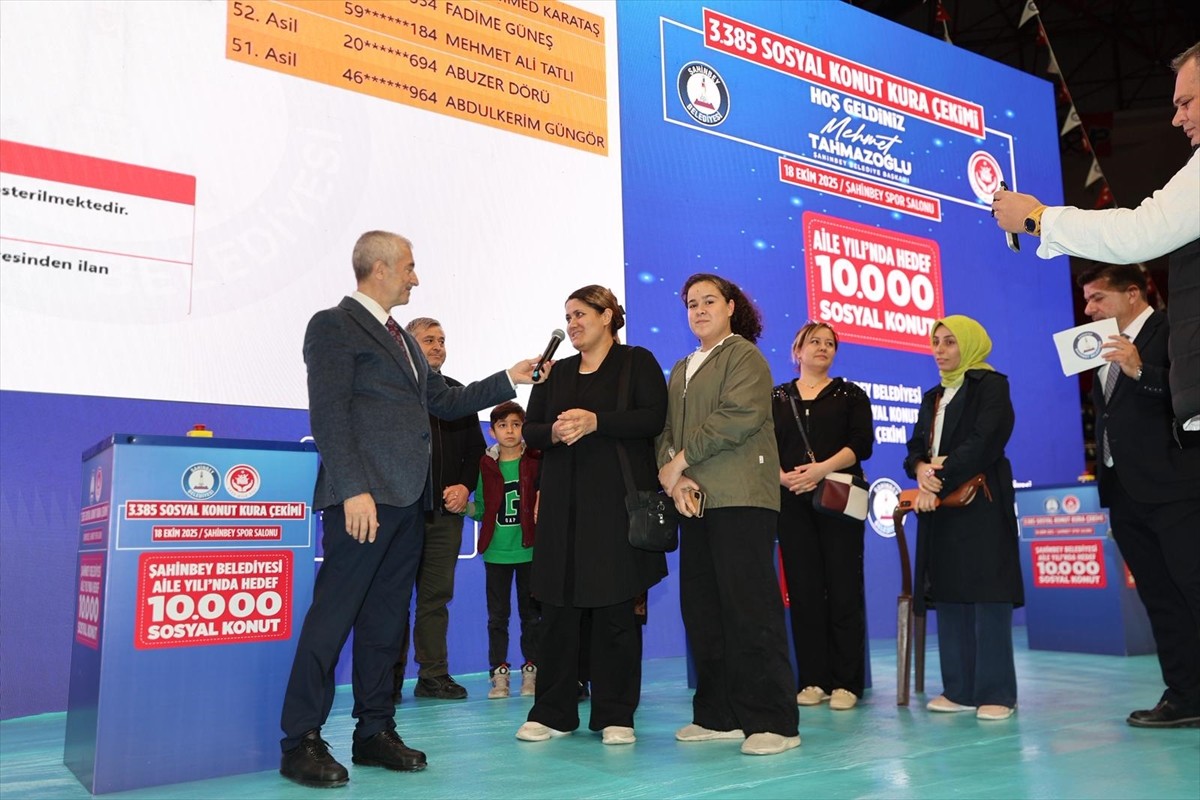 Gaziantep'te Şahinbey Belediyesince hayata geçirilen 10 bin konutluk projenin ilk etabında yer...