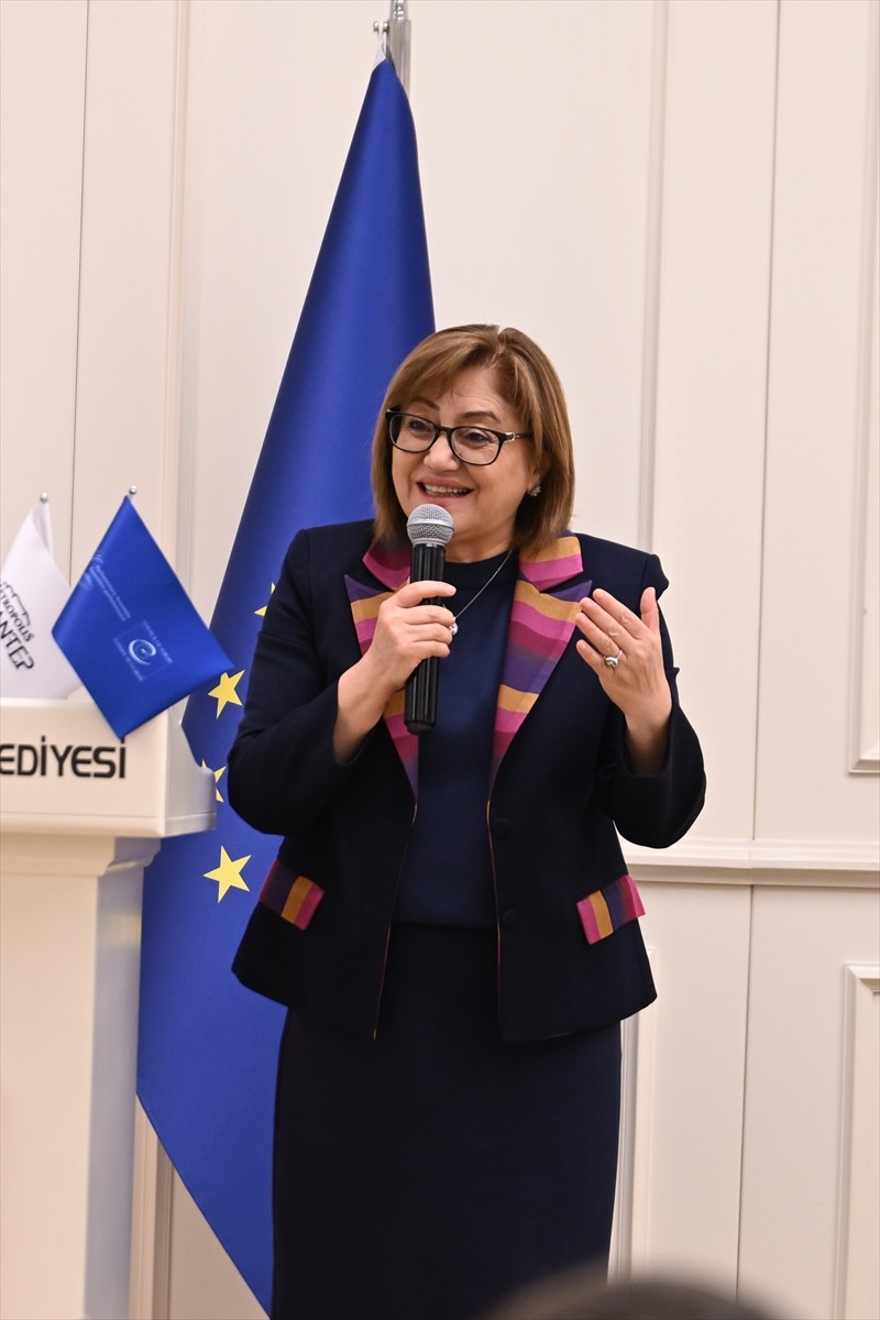 Gaziantep Büyükşehir Belediyesi ev sahipliğinde, Büyükşehir Belediyesi Meclis Salonu'nda "Deprem...