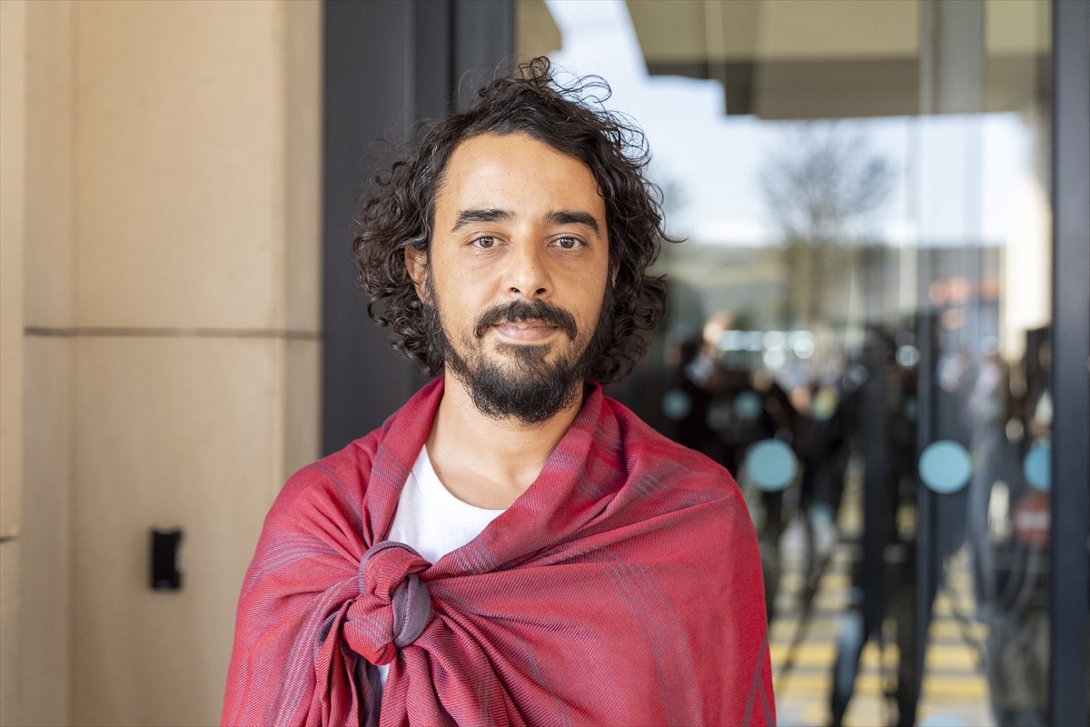 Gazze'ye insani yardım ulaştırmak üzere yola çıkan ve İsrail güçlerince uluslararası sularda...