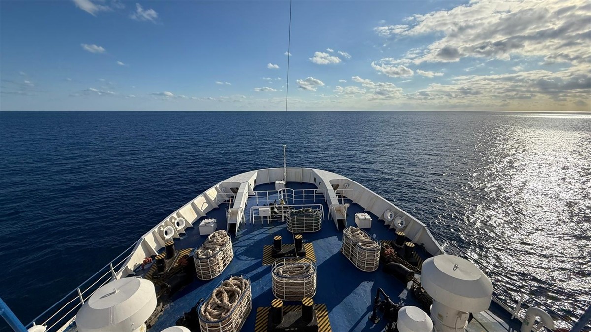 Gazze için insani yardım malzemesi taşıyan 17. "İyilik Gemisi" Mısır'ın El-Ariş Limanı'na...