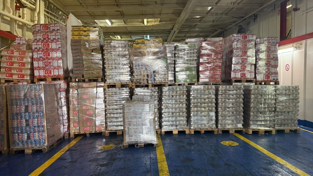 Gazze için insani yardım taşıyan 17. "İyilik Gemisi"nin El-Ariş Limanı'na ulaşmasının ardından...