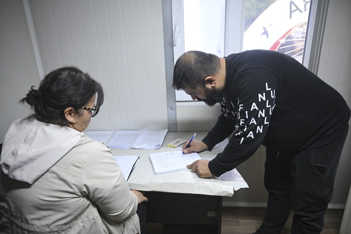 Gençlerbirliği'nde genel kurul üyeleri, kulübü "seçimli olağanüstü genel kurul"a götürmek için...