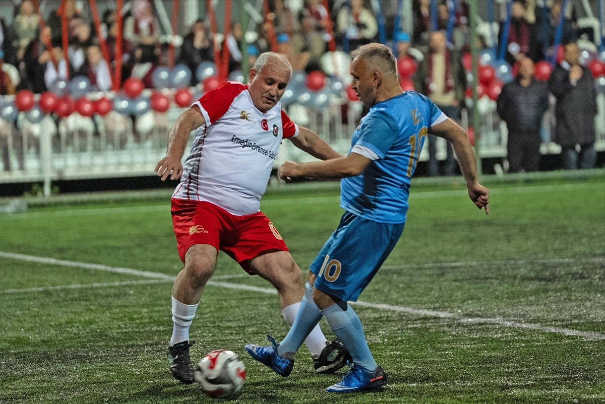 HAK-İŞ'in kuruluşunun 50. yıl dönümü kapsamında, aralarında HAK-İŞ Genel Başkanı Mahmut Arslan'ın...