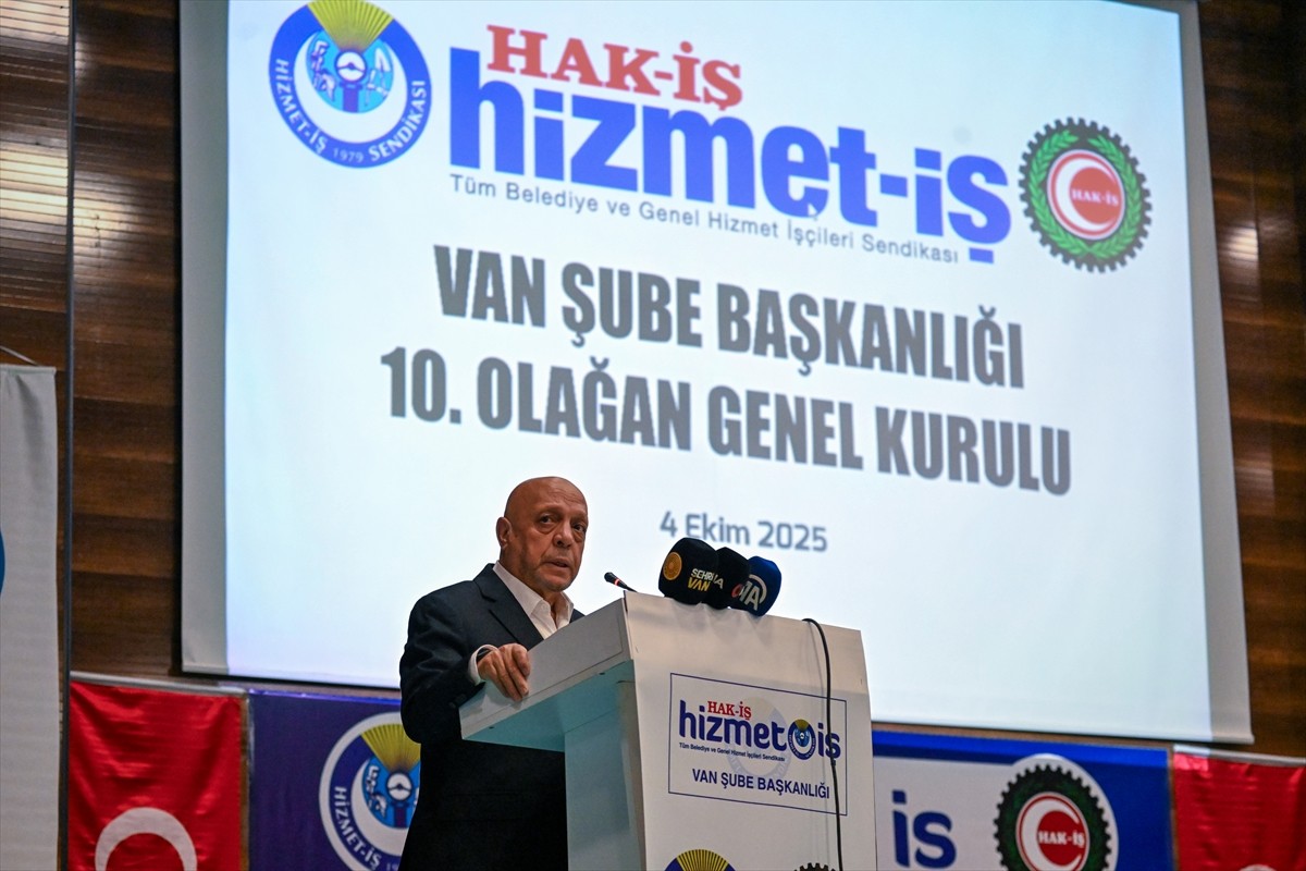 Hak İşçi Sendikaları Konfederasyonu (HAK-İŞ) ve Hizmet-İş Sendikası Genel Başkanı Mahmut Arslan...