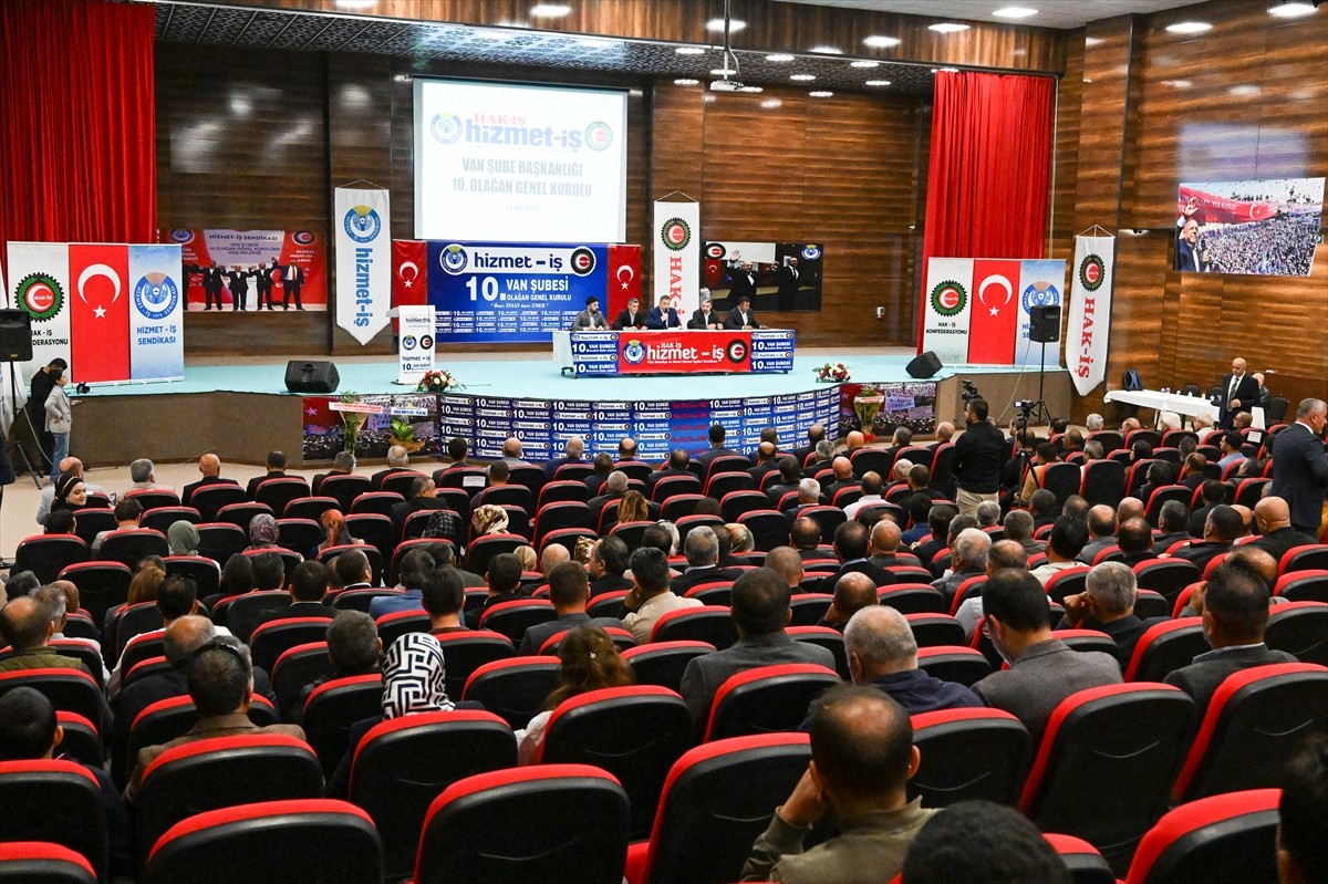 Hak İşçi Sendikaları Konfederasyonu (HAK-İŞ) ve Hizmet-İş Sendikası Genel Başkanı Mahmut Arslan...