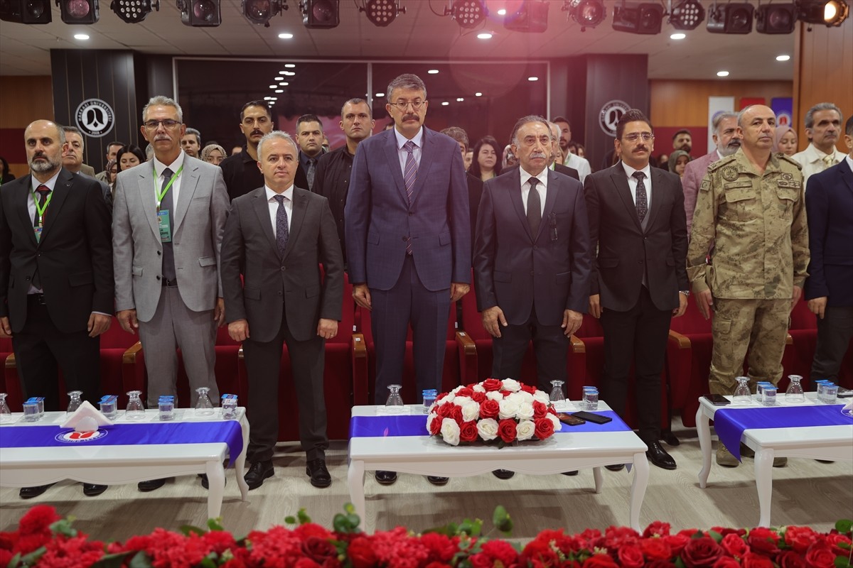 Hakkari'de düzenlenen TRB2 4. Uluslararası Eğitim Bilimleri Kongresi başladı. Üç gün sürecek...