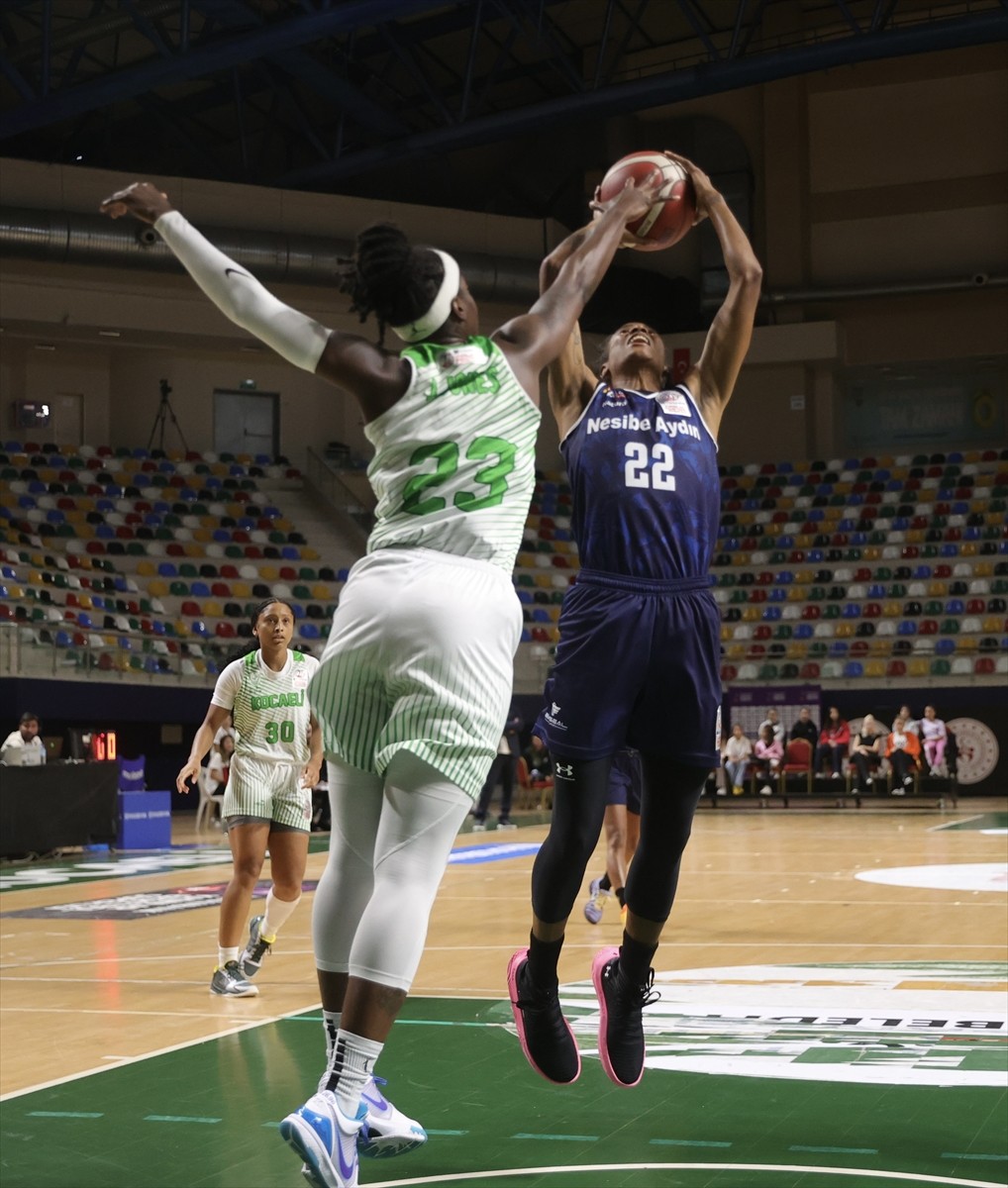 Halkbank Kadınlar Basketbol Süper Ligi'nin 1. haftasında Kocaeli Kadın Basketbol ile Nesibe Aydın...