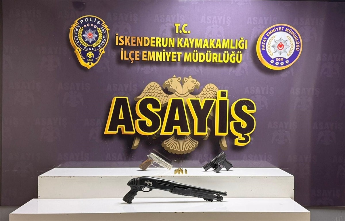 Hatay'ın İskenderun ilçesinde 1 kişinin öldüğü silahlı kavgayla ilgili gözaltına alınan 7 zanlıdan...