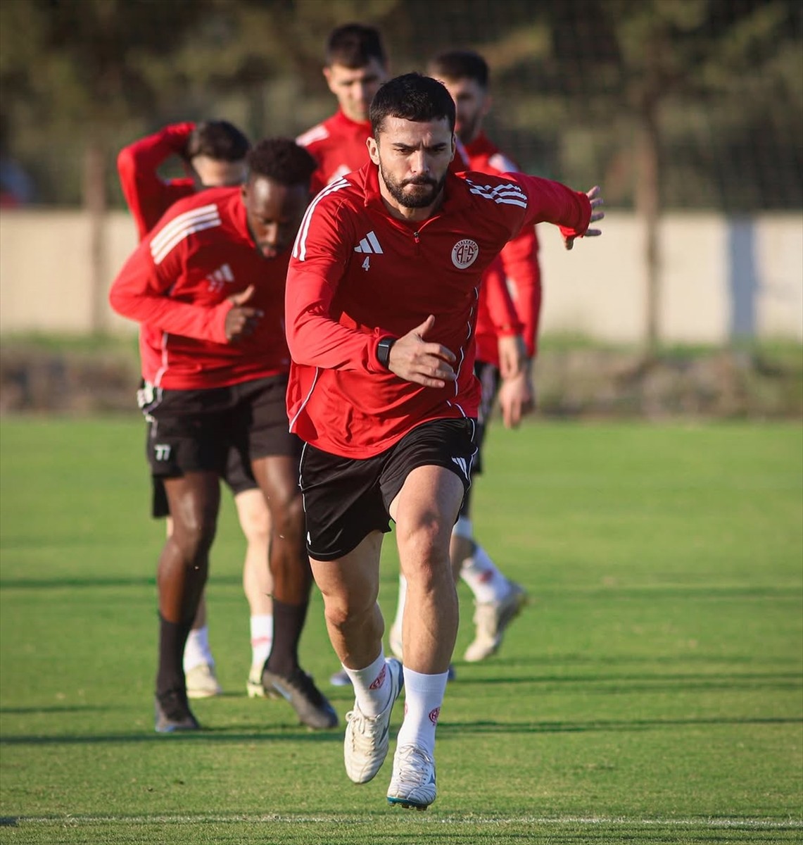 Hesap.com Antalyaspor, Trendyol Süper Lig'in 9. haftasında deplasmanda Gaziantep FK ile yapacağı...