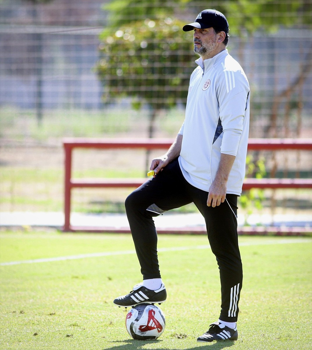 Hesap.com Antalyaspor, Trendyol Süper Lig'in 9. haftasında Gaziantep FK ile deplasmanda yapacağı...