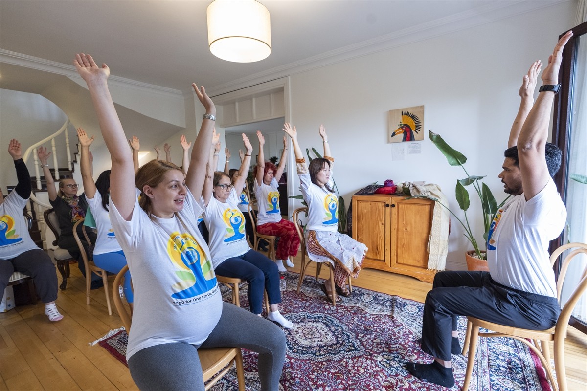 Hindistan'ın İstanbul Başkonsolosluğu, başkonsolos eşlerinin katılımıyla yoga, meditasyon ve Hint...