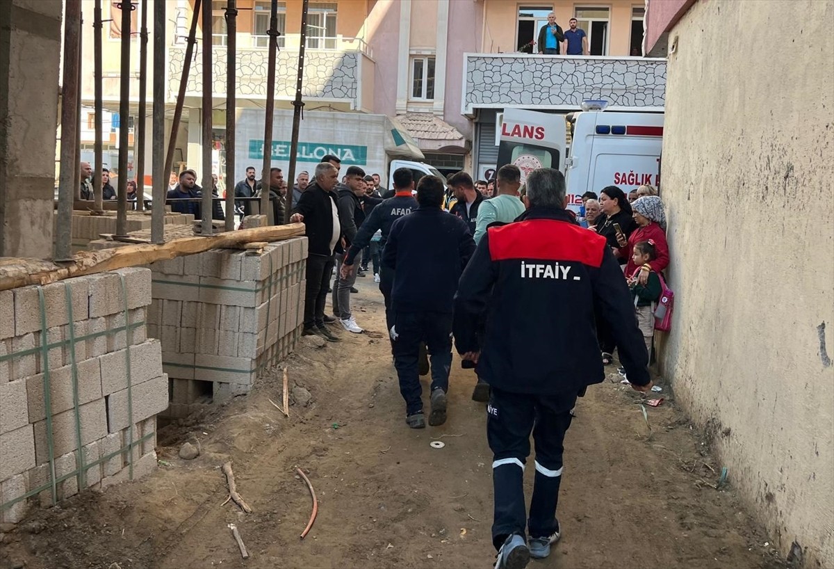 Iğdır’da inşaattaki asansör boşluğuna düşen Azerbaycan uyruklu iki işçiden biri hayatını...