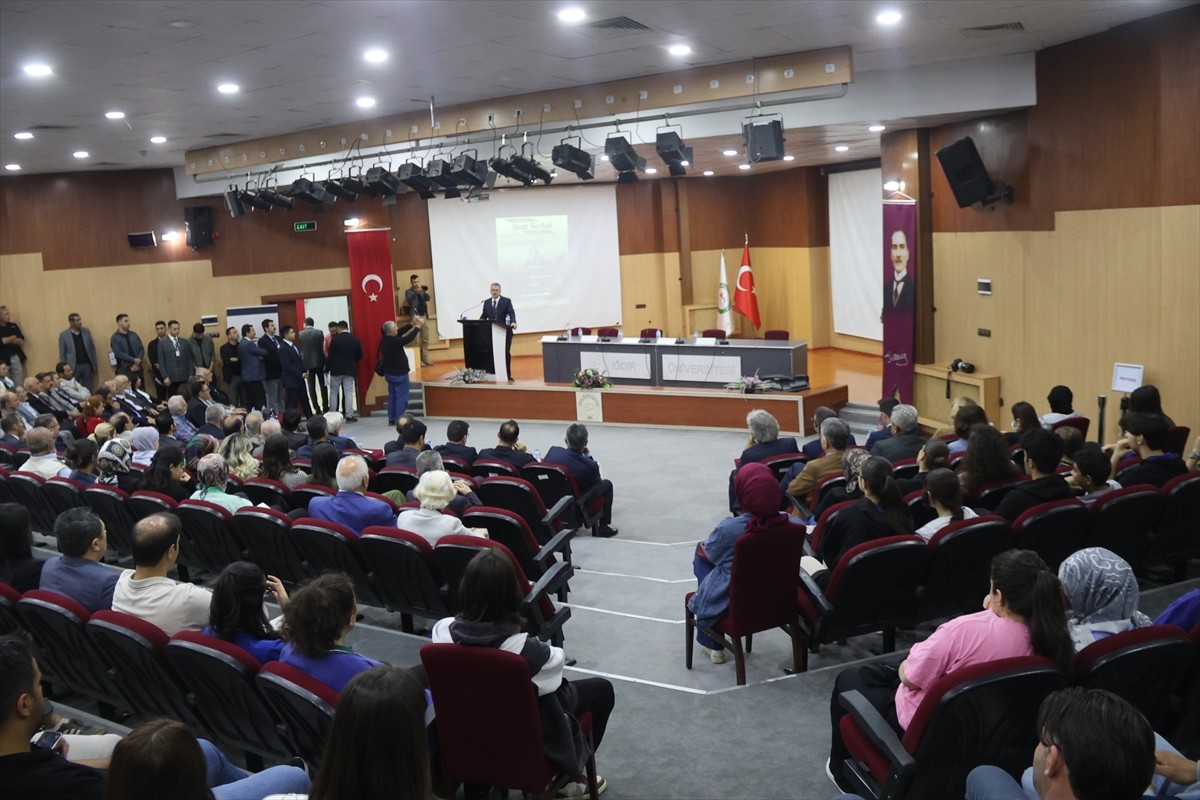 Iğdır’da, Türkiye ve Azerbaycanlı akademisyenlerin Dede Korkut'u ele aldığı "Uluslararası Dede...