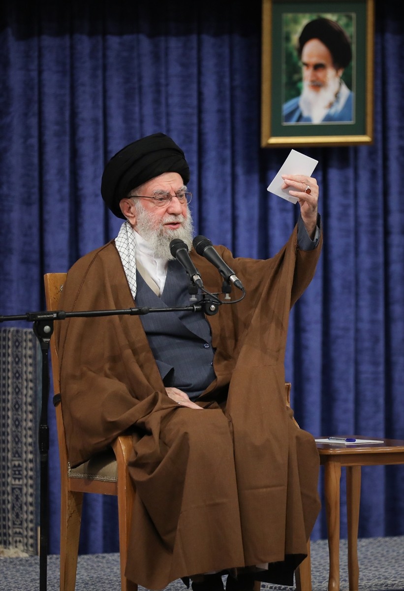 İran lideri Ali Hamaney, ABD Başkanı Donald Trump'ın "İran'ın nükleer tesislerini yok ettik"...