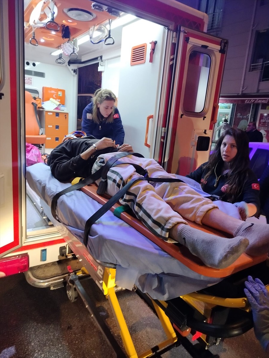 Isparta'da kamyonet ile motosikletin çarpışması sonucu 1 kişi hayatını kaybetti, 1 kişi ağır...