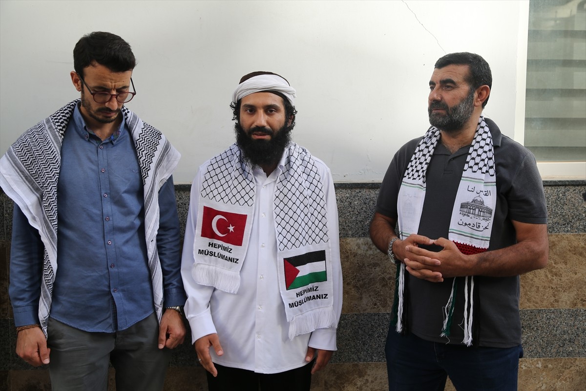 İsrail tarafından alıkonulduktan sonra Türkiye'ye dönüşü sağlanan Küresel Sumud Filosu'nun...