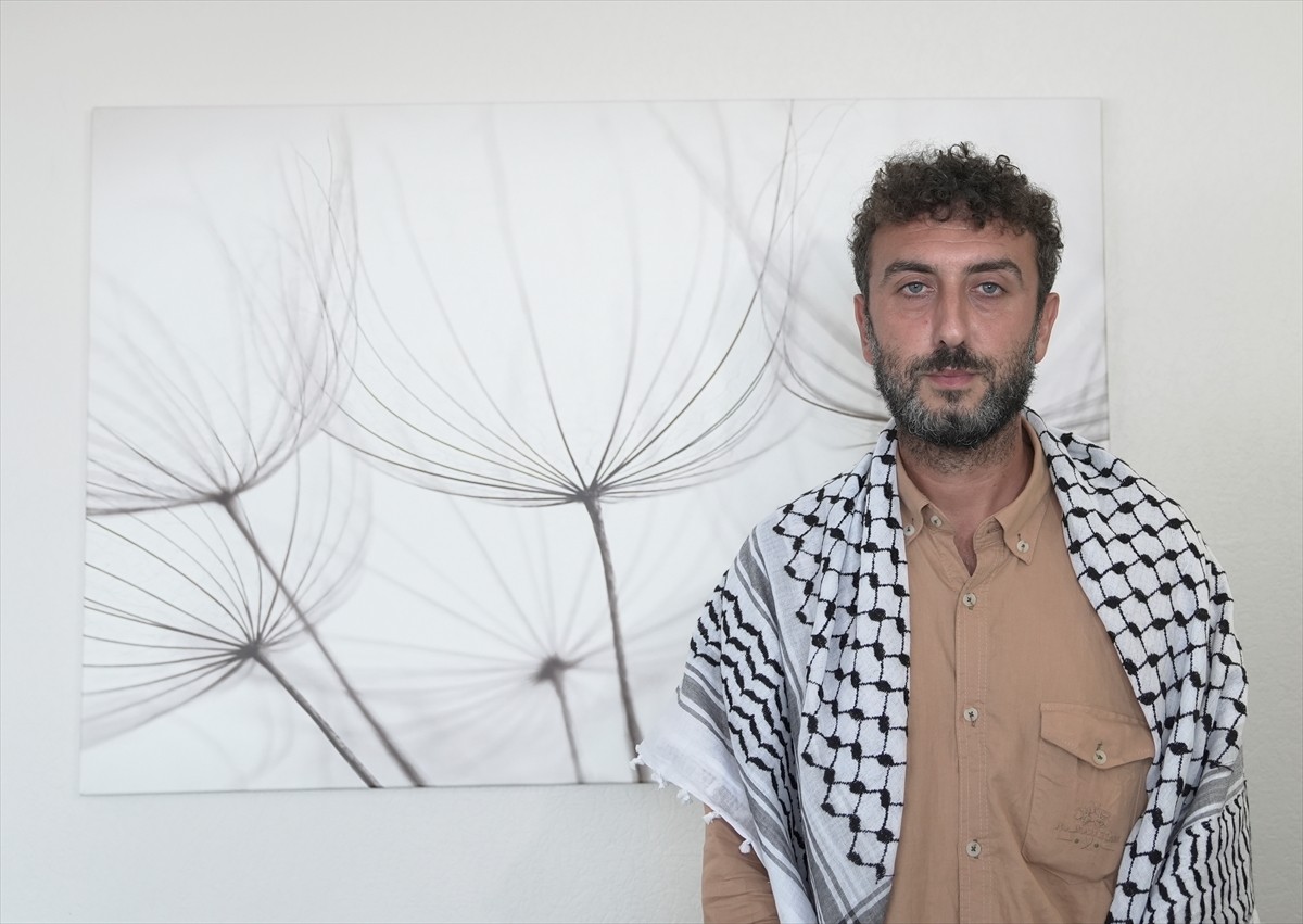 İsrail tarafından uluslararası sularda saldırıya uğrayan Küresel Sumud Filosu'nda alıkonulduktan...