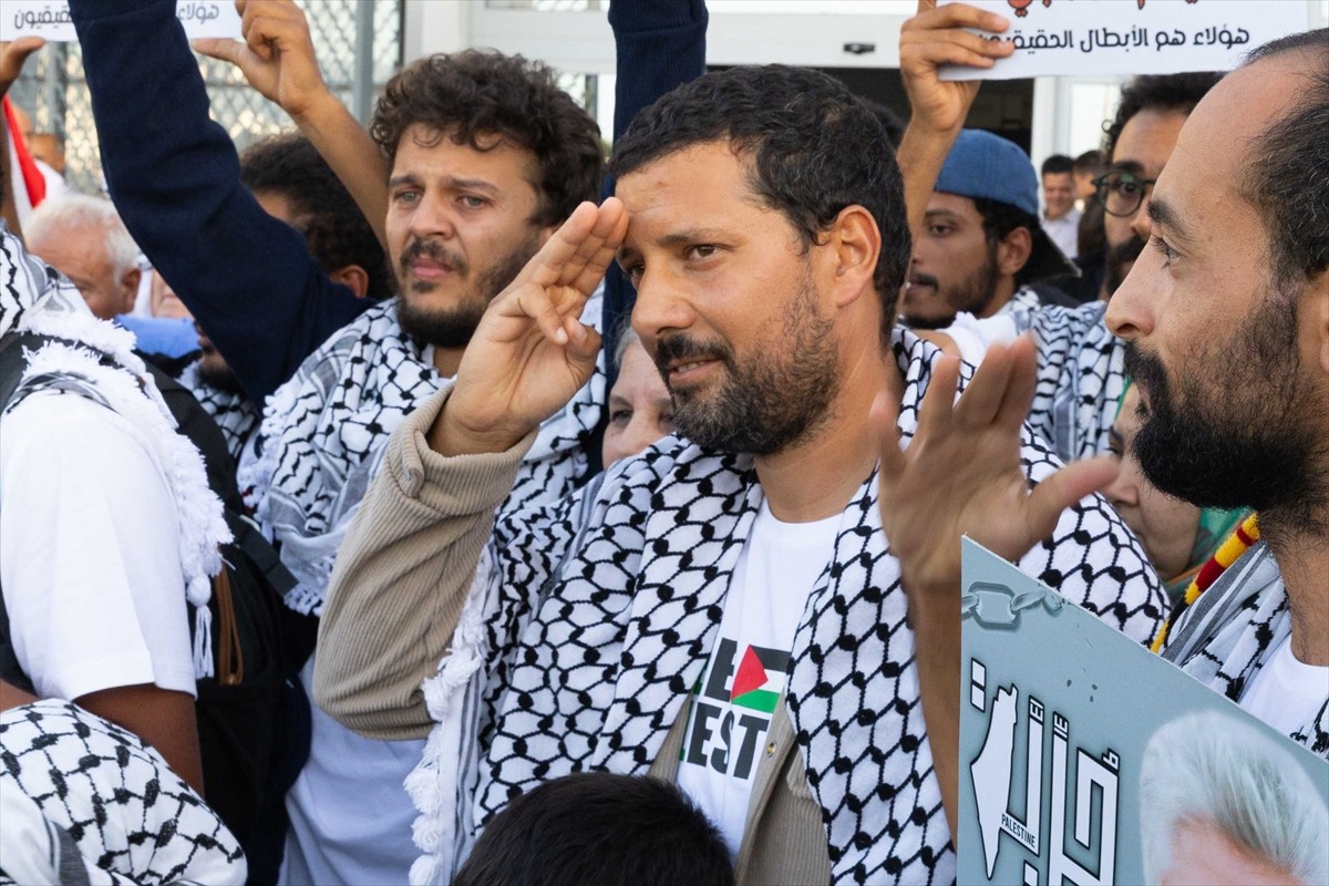 İsrail tarafından uluslararası sularda saldırıya uğrayıp alıkonulan Küresel Sumud Filosu'nda yer...