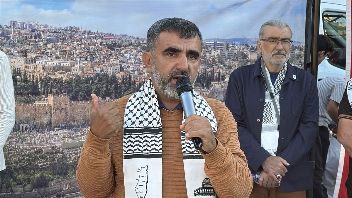 İsrail tarafından uluslararası sularda saldırıya uğrayıp alıkonulan Küresel Sumud Filosu'nda yer...