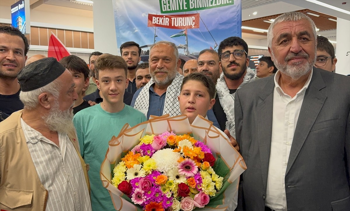 İsrail tarafından uluslararası sularda saldırıya uğrayıp alıkonulduktan sonra Türkiye'ye dönüşü...