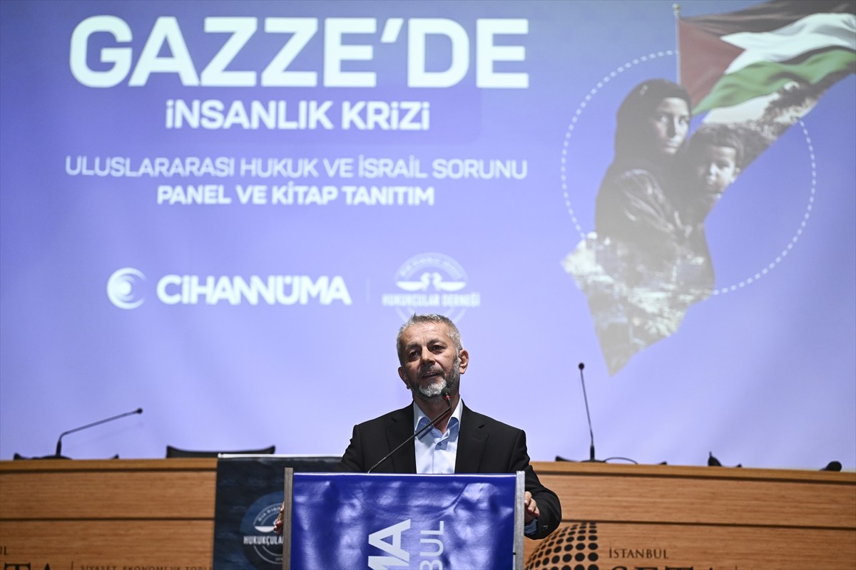 İstanbul'da Cihannüma Derneği ve Hukukçular Derneği işbirliğiyle Siyaset, Ekonomi ve Toplum...