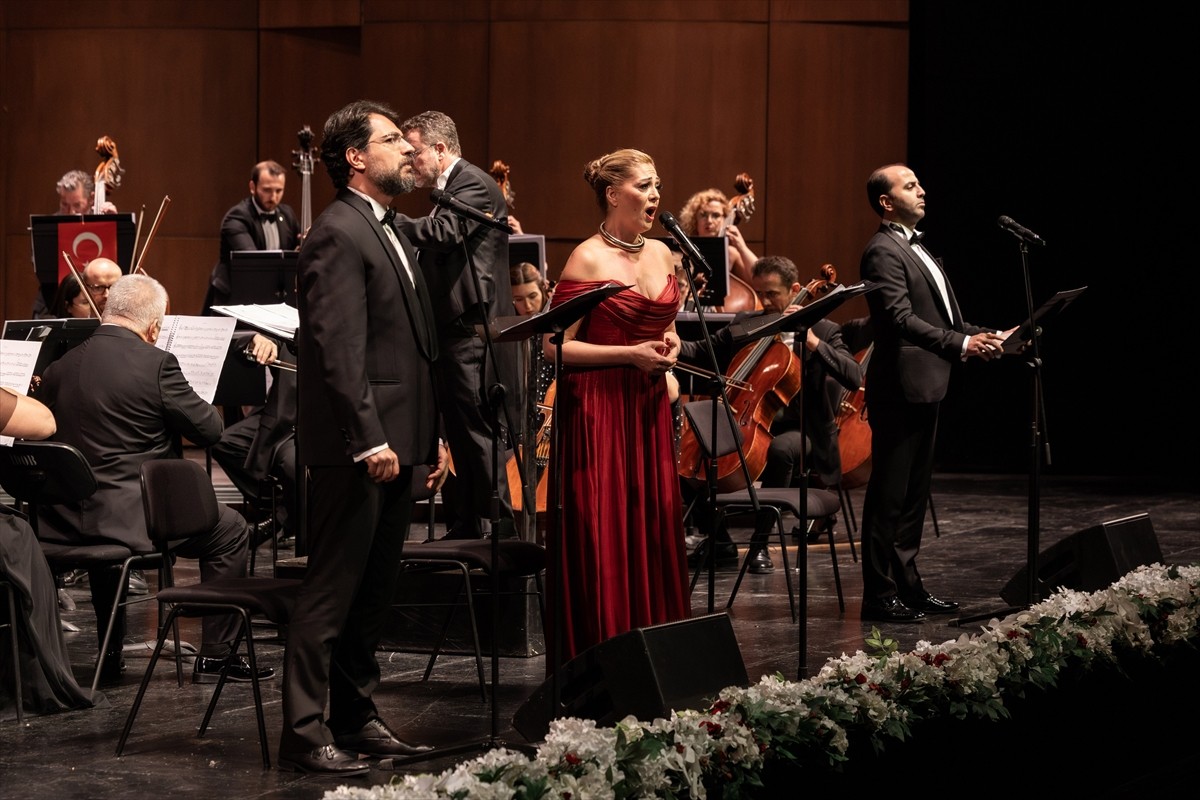 İstanbul Devlet Opera ve Balesi (İDOB), Cumhuriyet Bayramı'nda, Atatürk Kültür Merkezi Türk...