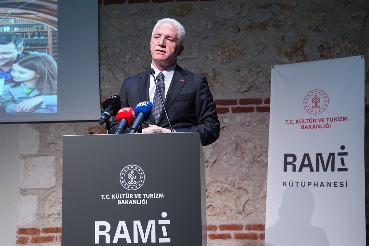 İstanbul Valiliği ve İl Milli Eğitim Müdürlüğü öncülüğünde yürütülen "Ben Okuyorum İstanbul...