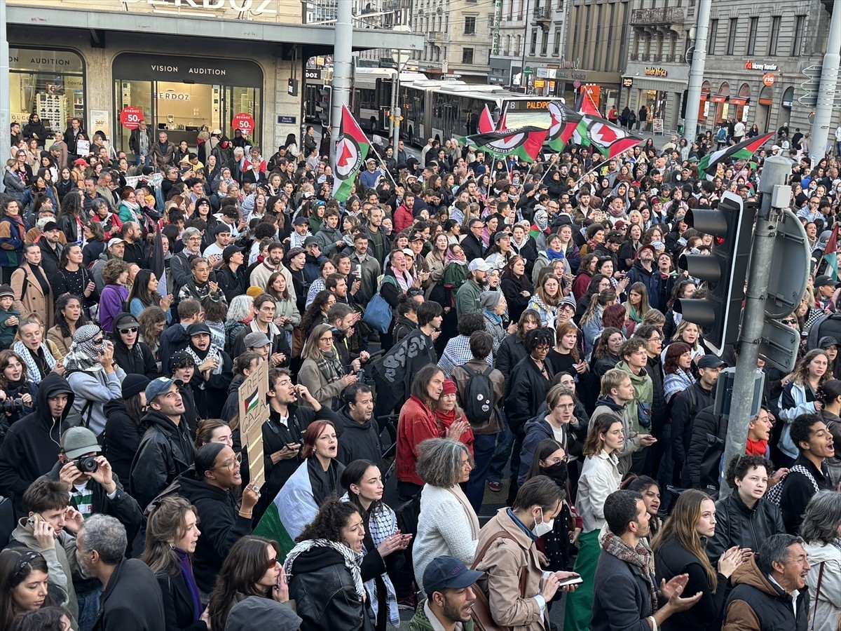 İsviçre'nin Cenevre başta olmak üzere birçok kantonunda binlerce kişi, deniz yoluyla Gazze'ye...