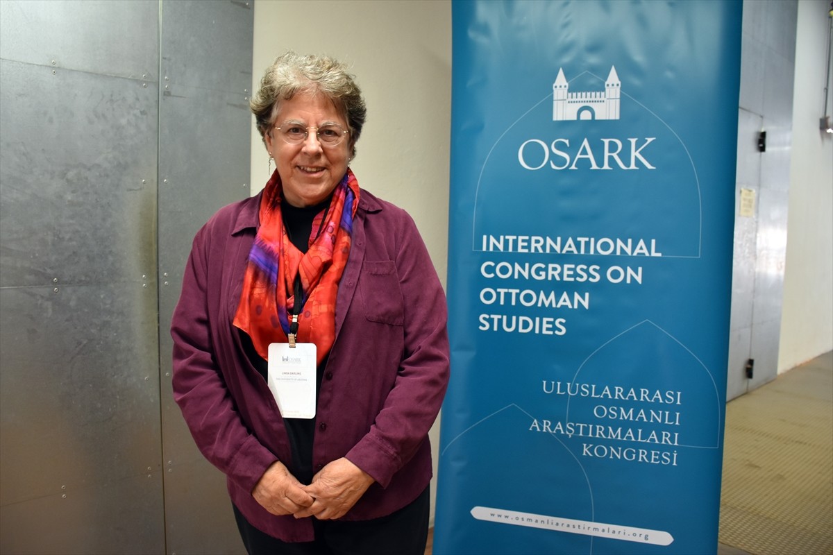 İtalya'nın Venedik kentindeki 4. Uluslararası Osmanlı Araştırmaları Kongresi'ne (OSARK) katılan...