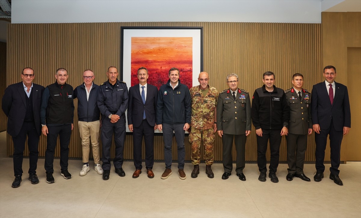 İtalya Savunma Bakanlığı heyeti, Baykar'ın Tekirdağ ve İstanbul'daki tesislerini ziyaret ederek...