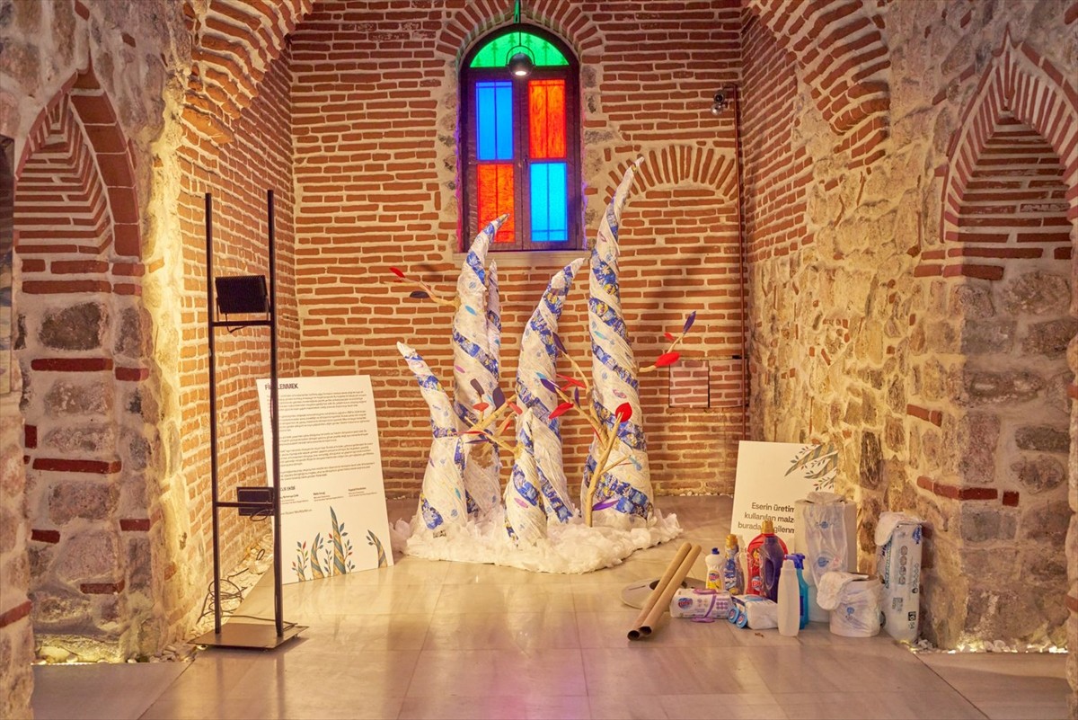 İVA Sanat'ın düzenlediği "Sanatta Hayat Var: II. Karma Sergi"si Ortaköy Tarihi Hüsrev Kethüda...