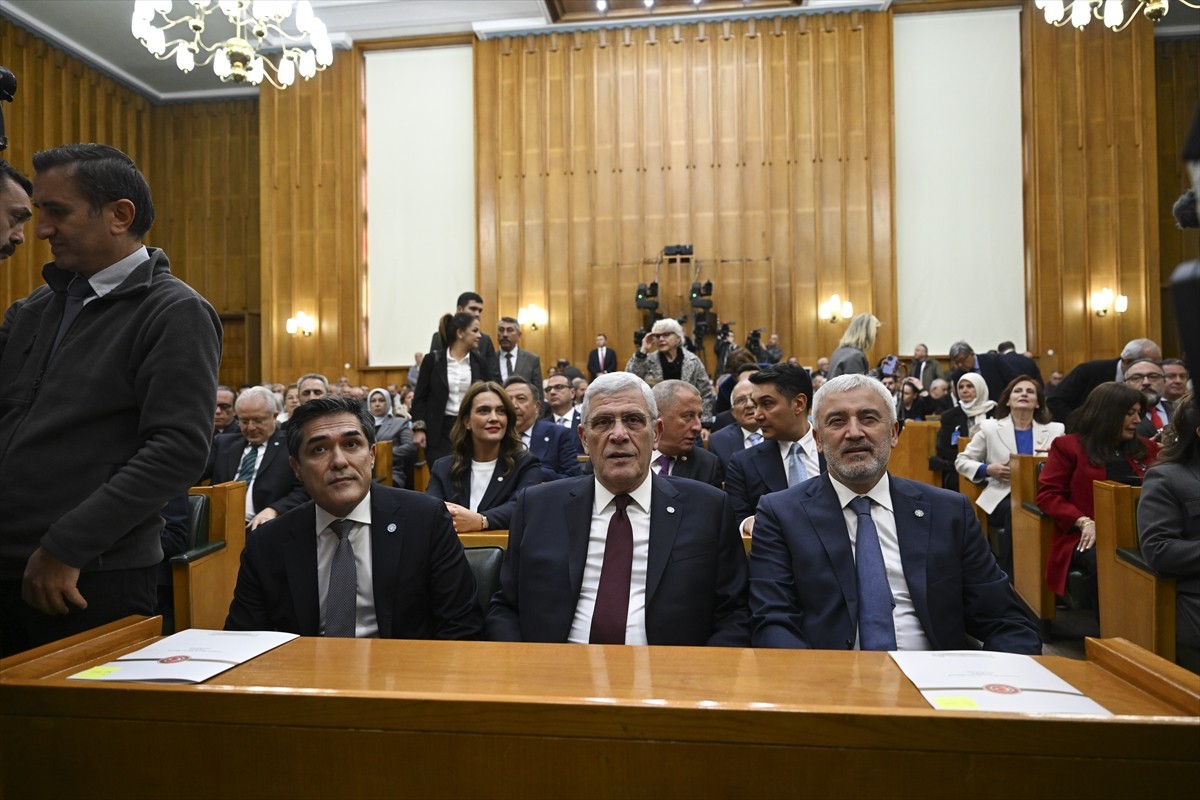 İYİ Parti Genel Başkanı Müsavat Dervişoğlu, partisinin TBMM Grup Toplantısı'na katıldı.