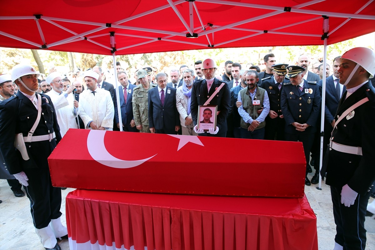 İzmir'in Balçova ilçesinde 8 Eylül'de polis merkezine düzenlenen silahlı saldırıda yaralanan ve...