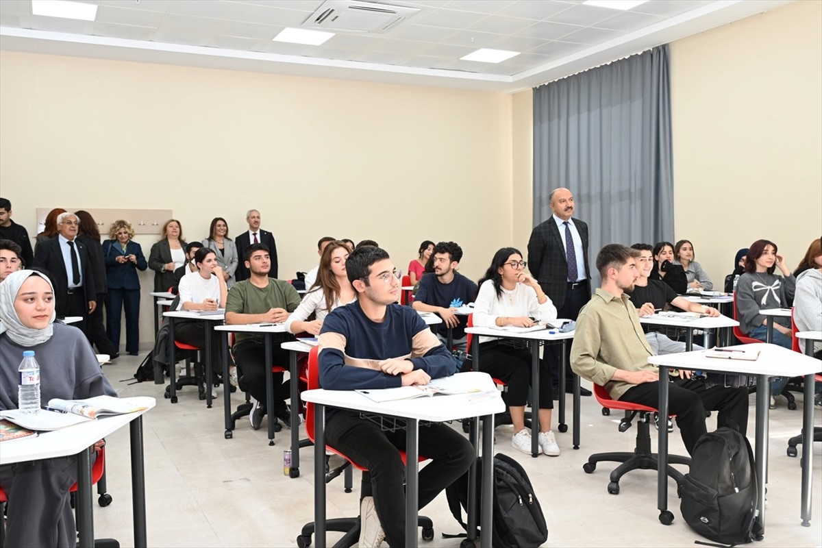 Kadın İşveren ve Sanayiciler Derneği (KAİSDER) desteğiyle Hatay Mustafa Kemal Üniversitesine...