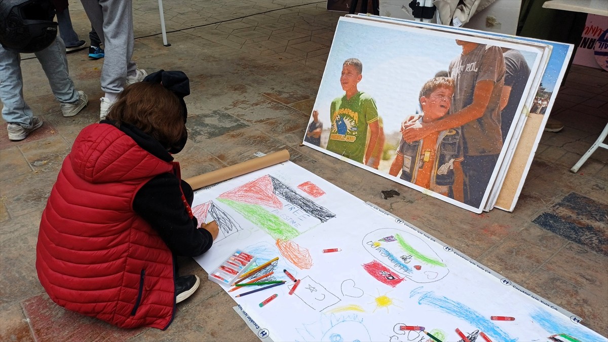 Karabük'te, İsrail'in Gazze'ye yönelik saldırılarına dikkati çekmek ve Filistinlilere destek...