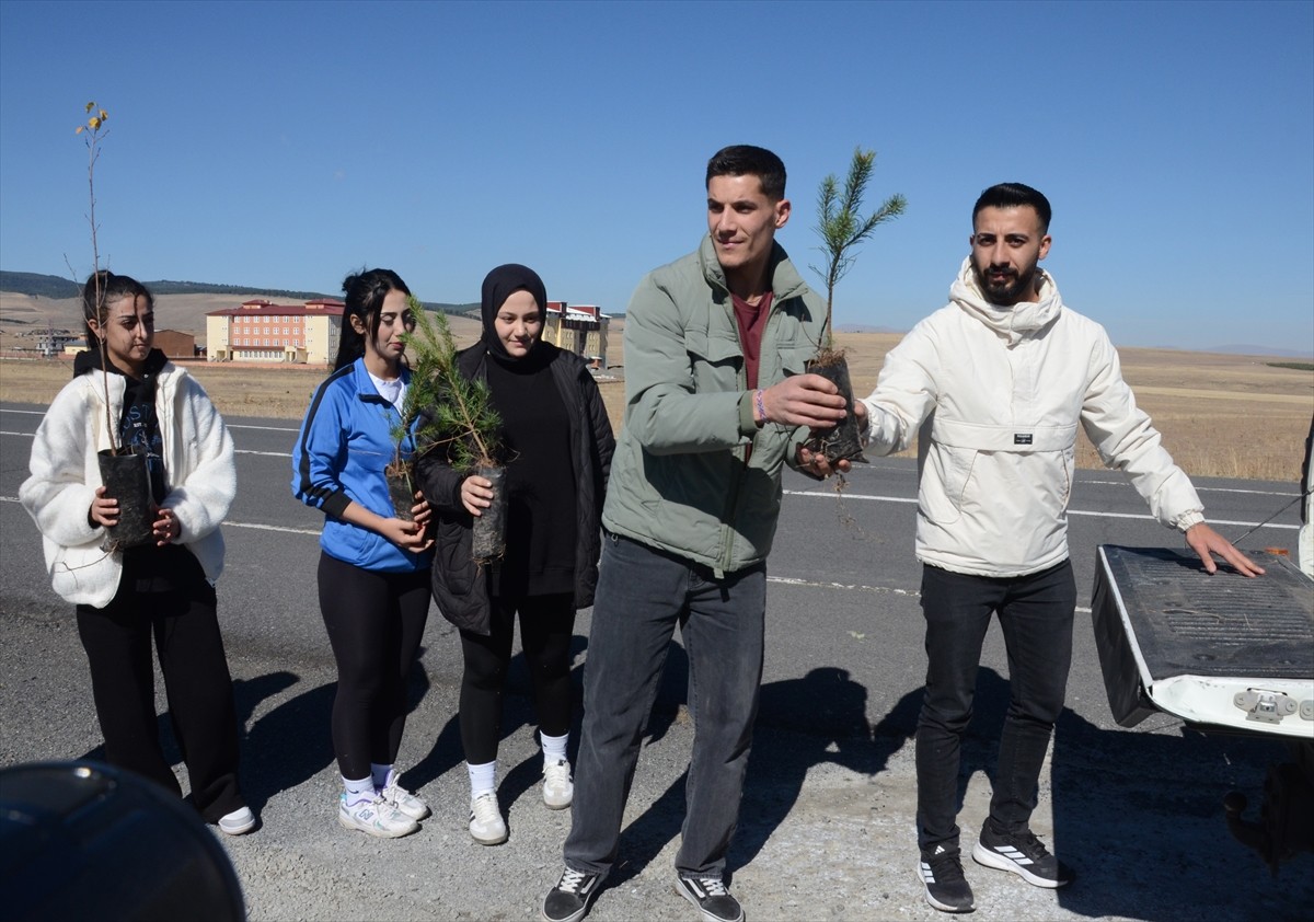 Kars'ın Sarıkamış ilçesinde 90 bin şehit anısına "Senin de Bir Sarıçam Ağacın Olsun" ağaç dikme...
