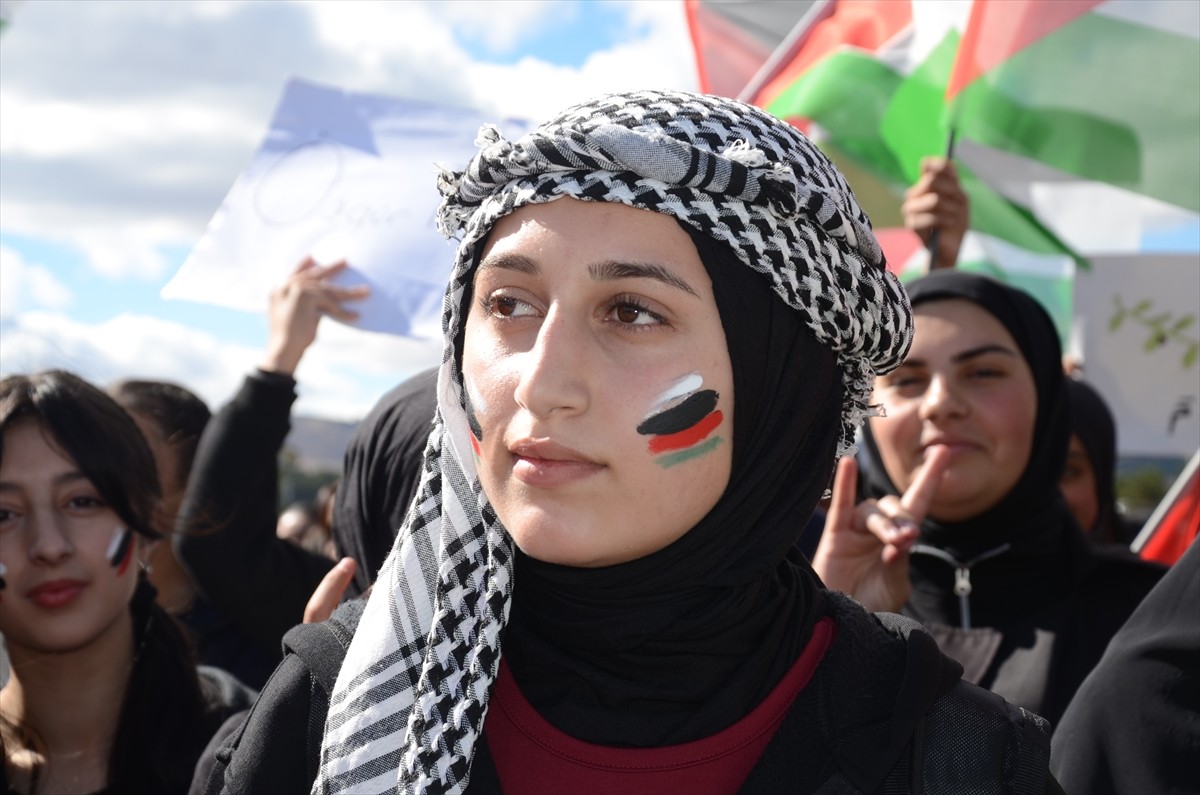 Kars'ta, Filistin'e destek amacıyla "Sarıkamış'tan Gazze'ye Selam Yürüyüşü"...