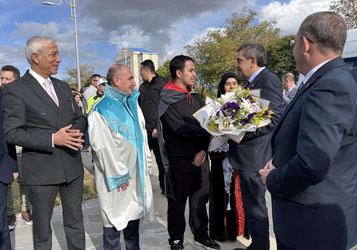 Kars Kafkas Üniversitesi 2025-2026 akademik yılı açılış törenine katılmak üzere Kars'a gelen Milli...