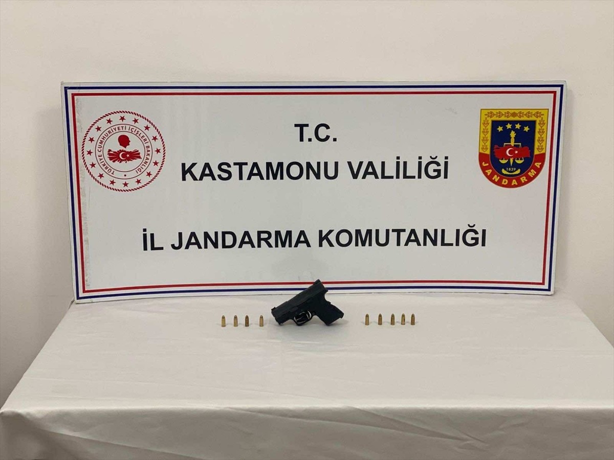 Kastamonu'da düzenlenen uyuşturucu operasyonunda 9 şüpheli gözaltına alındı. Operasyonda, farklı...